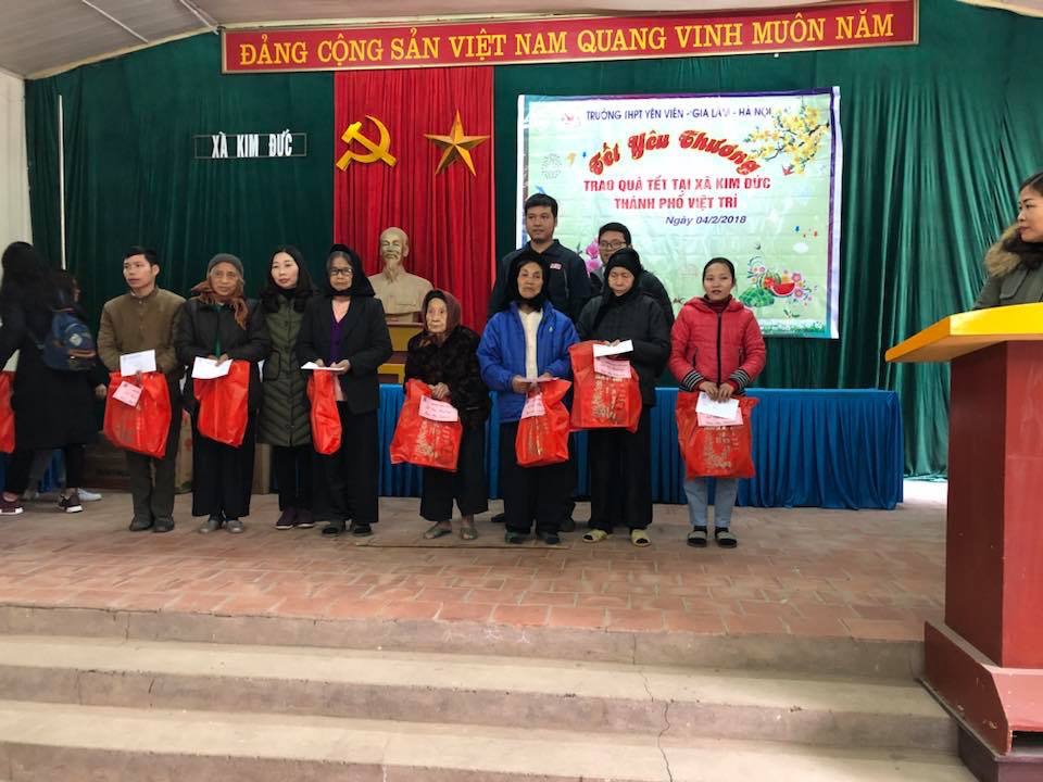 Nhà trường trao quà tết tới các hộ gia đình khó khăn của xã Kim Đức